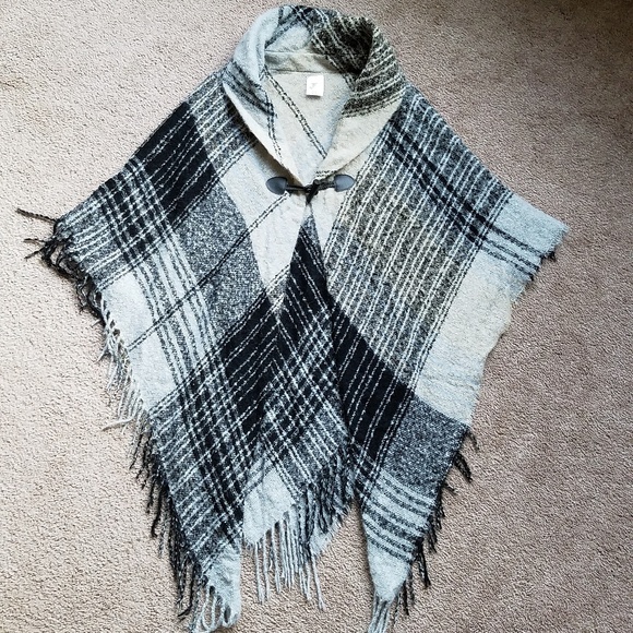 Cozy Shawl - Picture 6 of 6